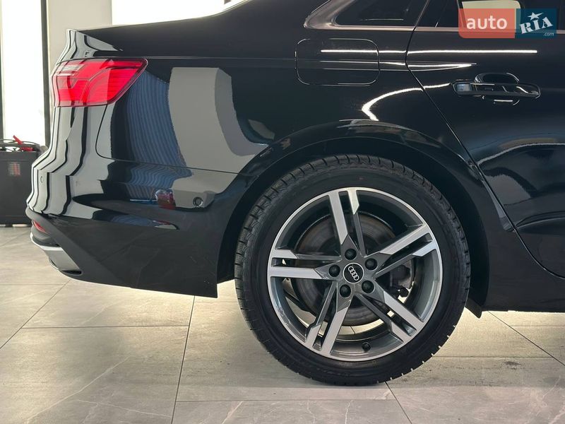 Седан Audi A4 2021 в Львові
