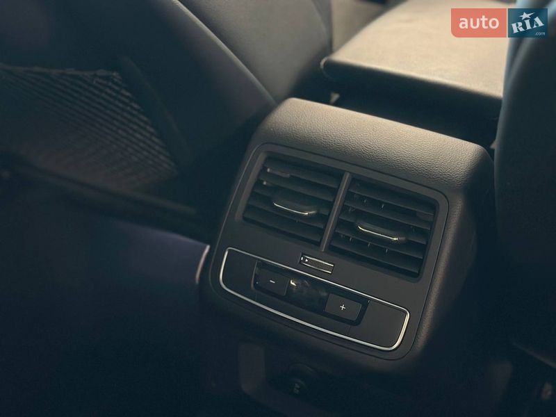 Седан Audi A4 2021 в Львові