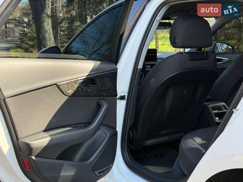 Седан Audi A4 2017 в Киеве