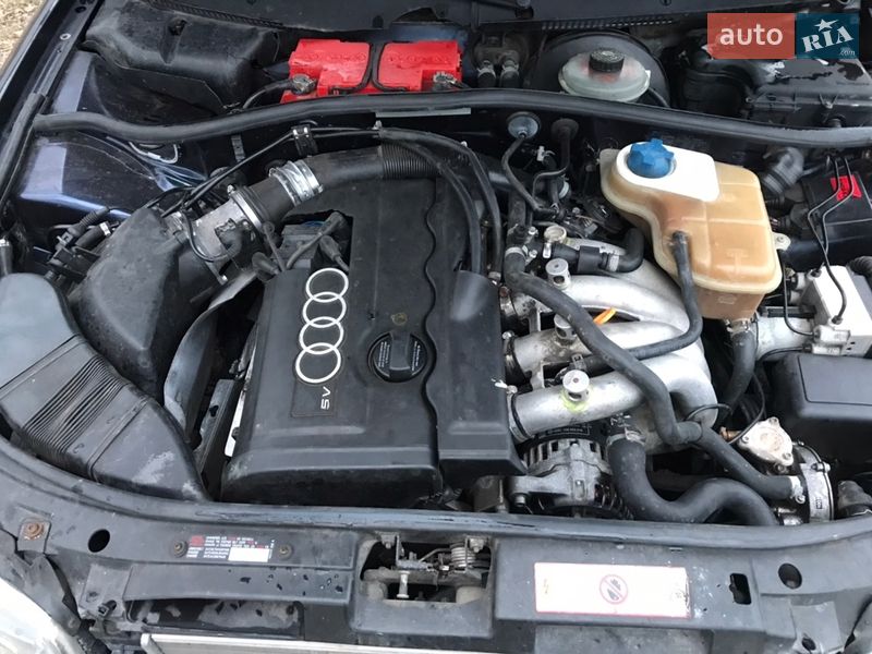 Седан Audi A4 1995 в Вашковцах