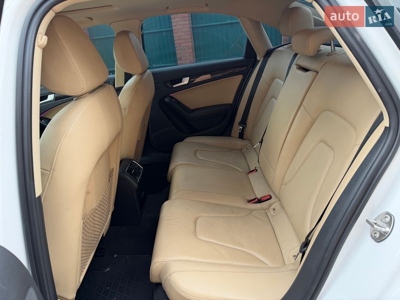 Седан Audi A4 2015 в Львове