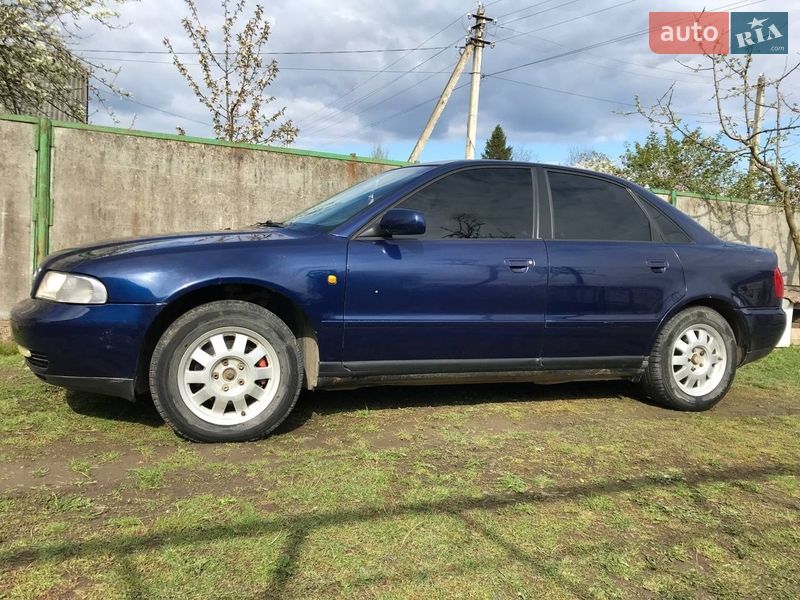 Седан Audi A4 1998 в Лесном Хлебичине
