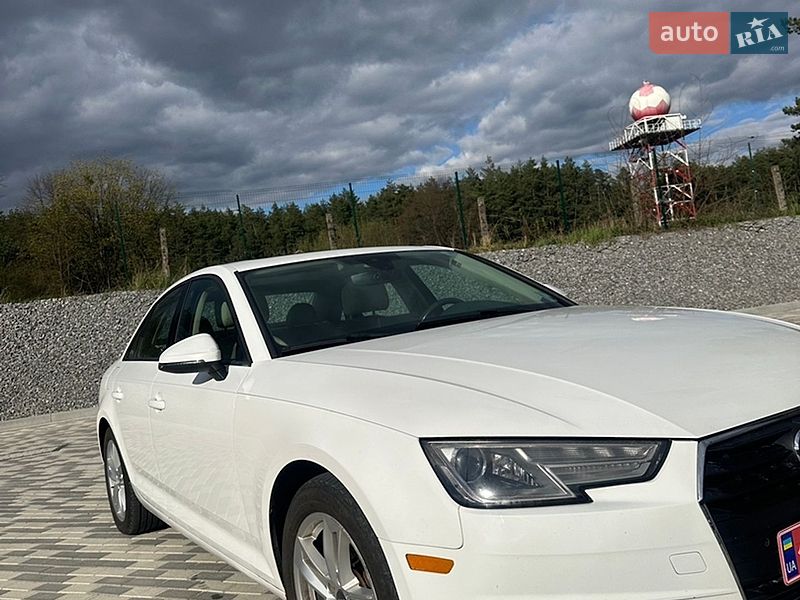 Седан Audi A4 2017 в Львове