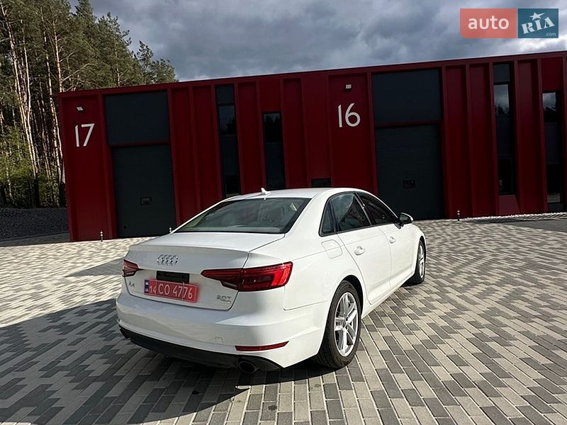Седан Audi A4 2017 в Львове
