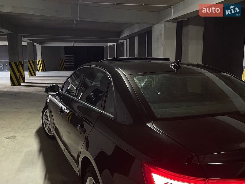 Седан Audi A4 2016 в Черновцах
