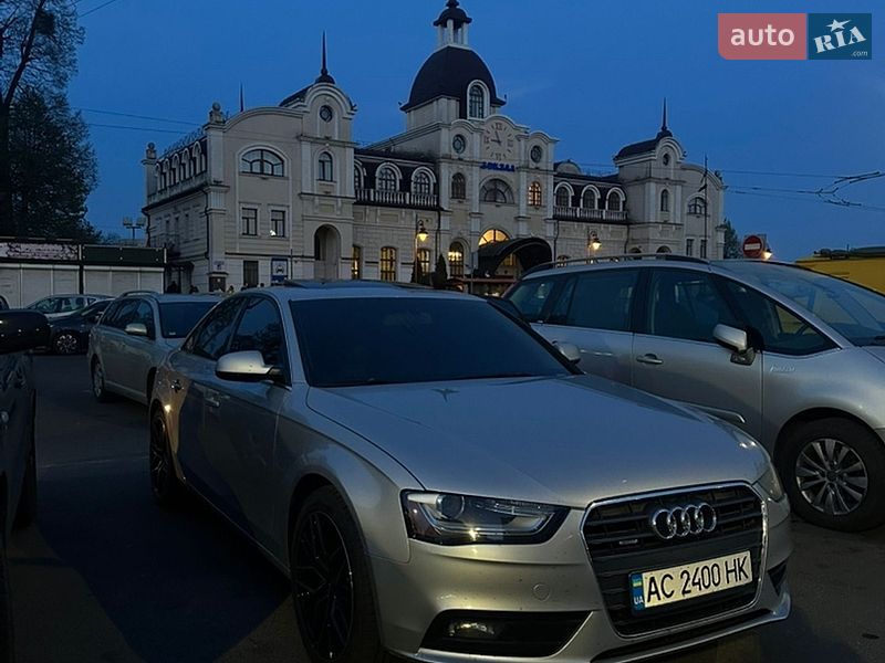 Седан Audi A4 2012 в Луцке
