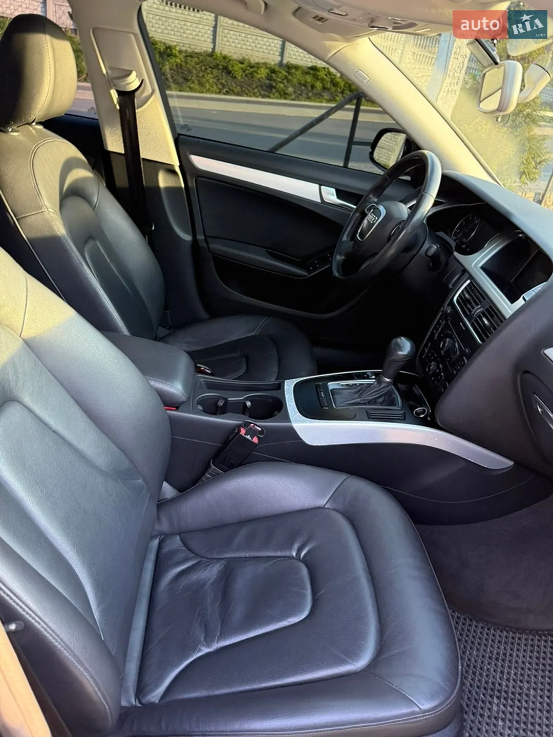 2010 Audi A4 - мініатюра 18