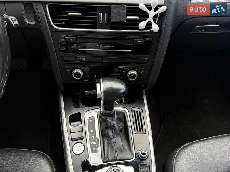 Седан Audi A4 2015 в Ровно