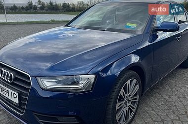 Седан Audi A4 2015 в Львове