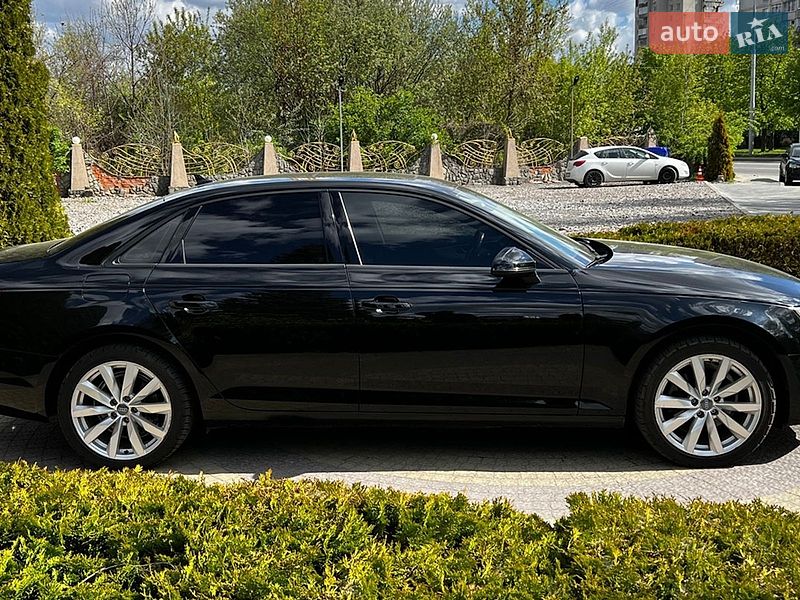 Седан Audi A4 2016 в Львове