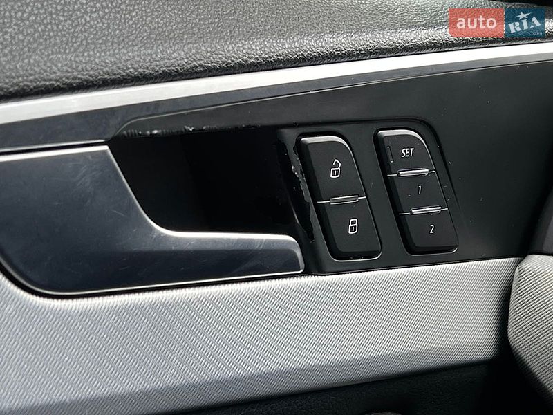 Седан Audi A4 2016 в Львове