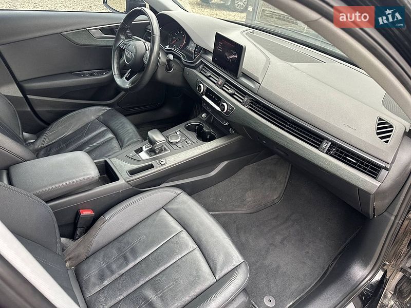 Седан Audi A4 2017 в Львове