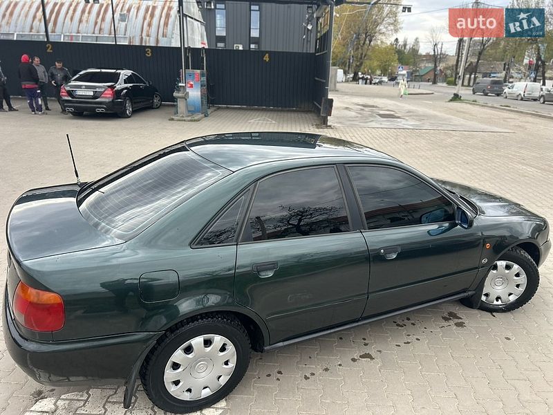 Седан Audi A4 1996 в Хмельницком