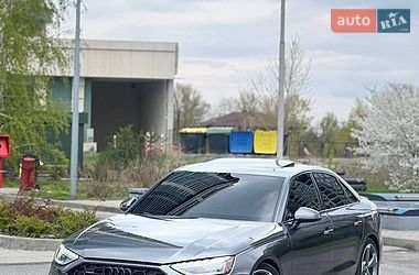 Седан Audi A4 2022 в Киеве