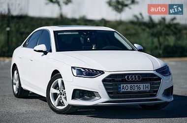 Седан Audi A4 2022 в Ужгороді