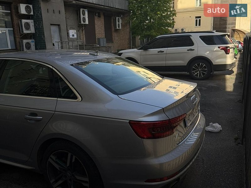 Седан Audi A4 2017 в Киеве