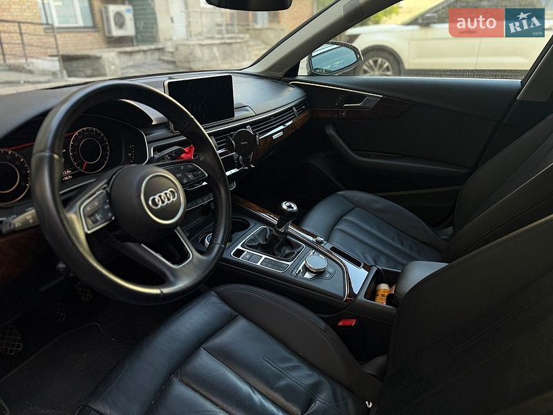 Седан Audi A4 2017 в Киеве