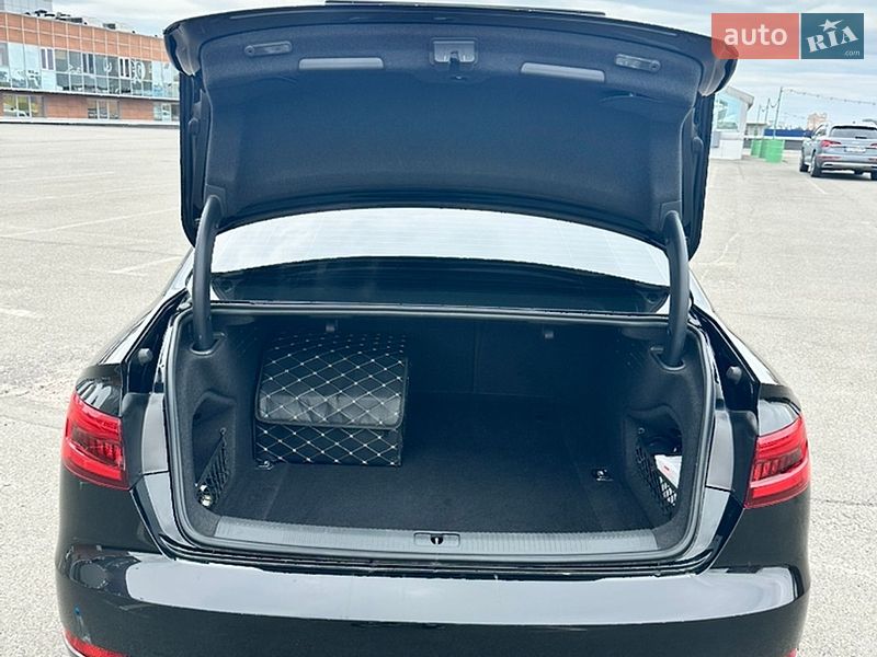 Седан Audi A4 2016 в Киеве