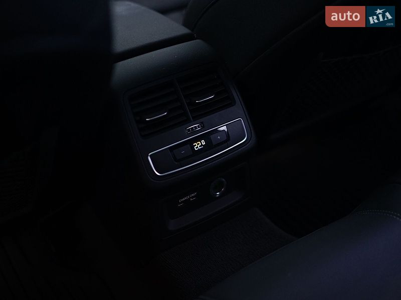 Седан Audi A4 2020 в Львові