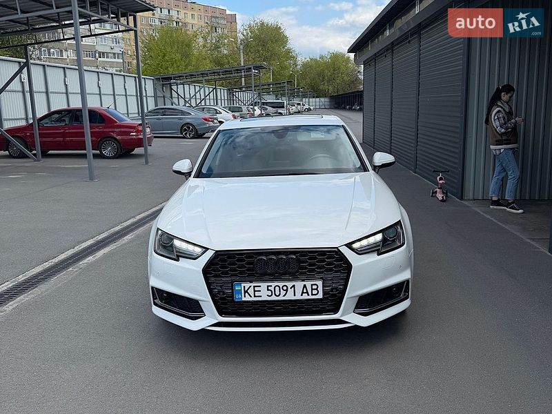 Седан Audi A4 2017 в Днепре