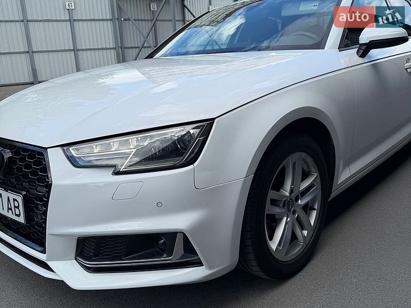 Седан Audi A4 2017 в Днепре