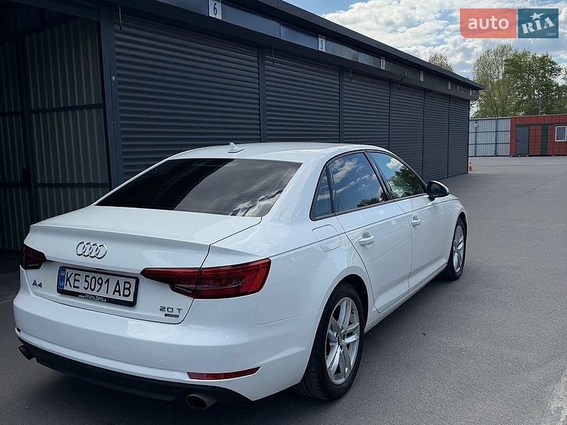 Седан Audi A4 2017 в Днепре