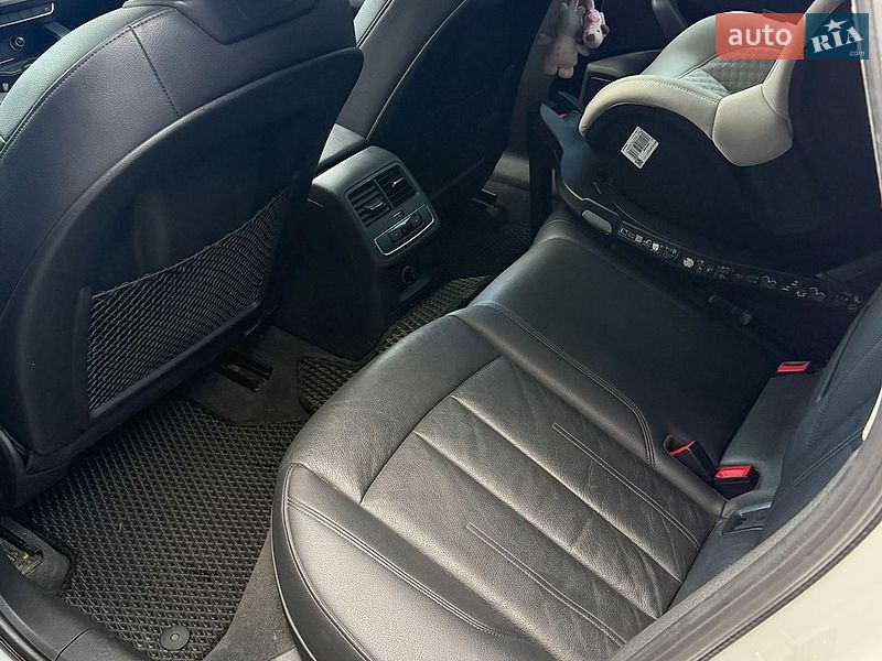 Седан Audi A4 2017 в Днепре