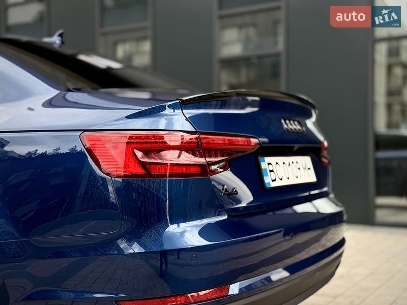 Седан Audi A4 2016 в Львове