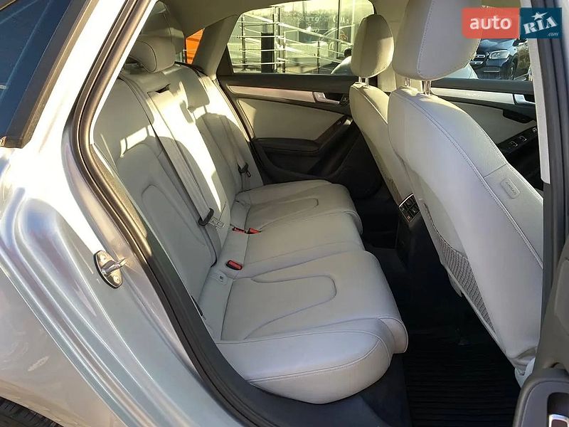 Седан Audi A4 2013 в Івано-Франківську