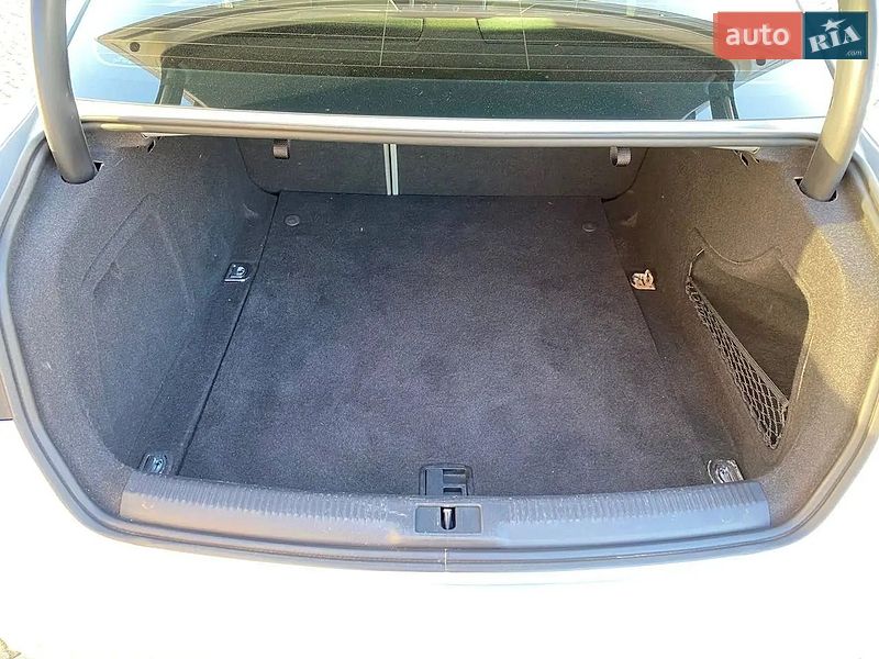 Седан Audi A4 2013 в Івано-Франківську