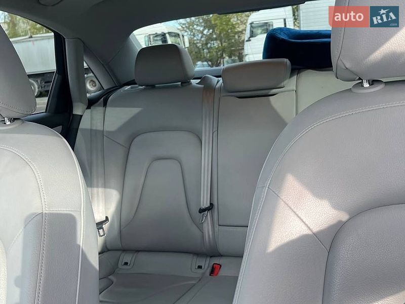 Седан Audi A4 2013 в Івано-Франківську