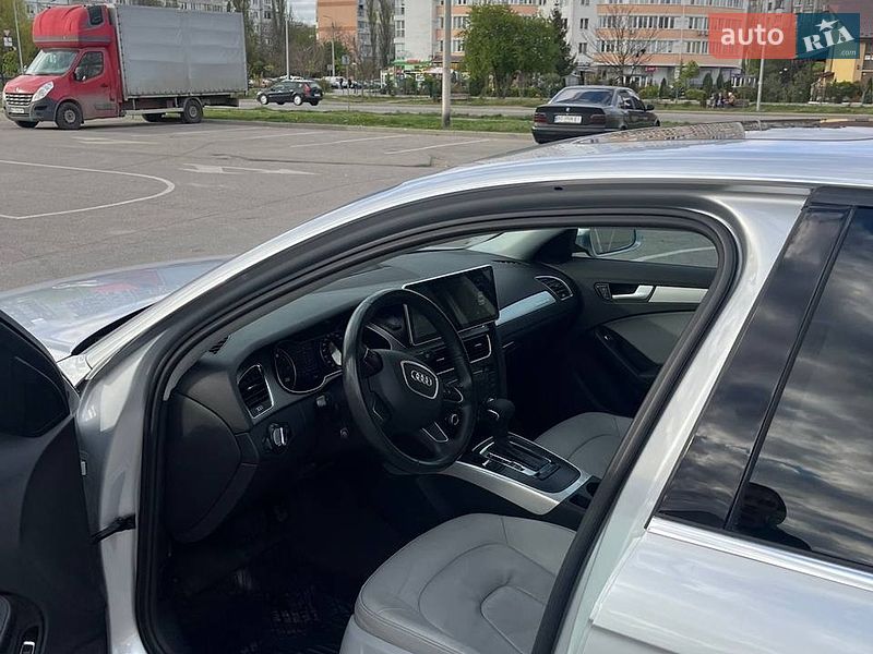 Седан Audi A4 2013 в Івано-Франківську