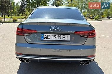 Седан Audi A4 2016 в Кривом Роге