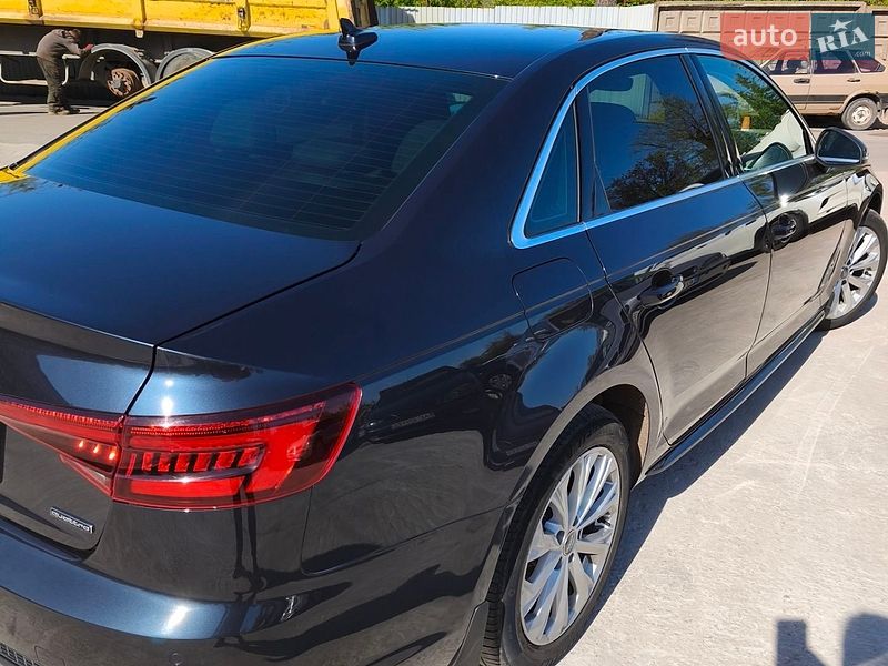 Седан Audi A4 2018 в Кривому Розі