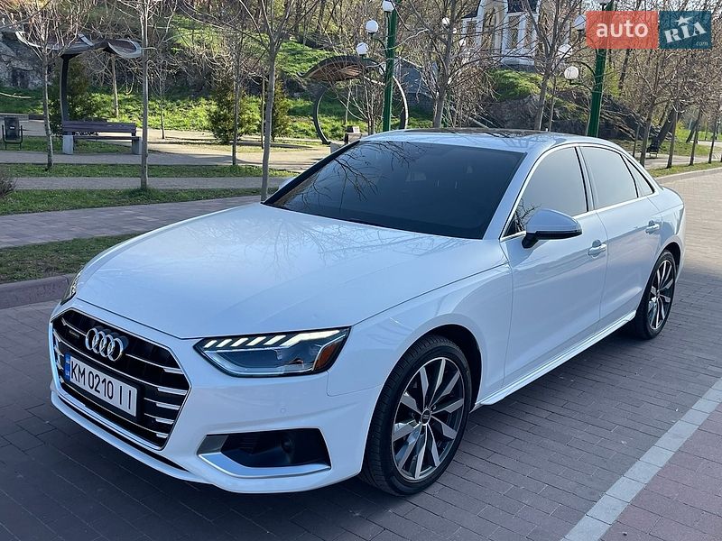 Седан Audi A4 2022 в Житомирі