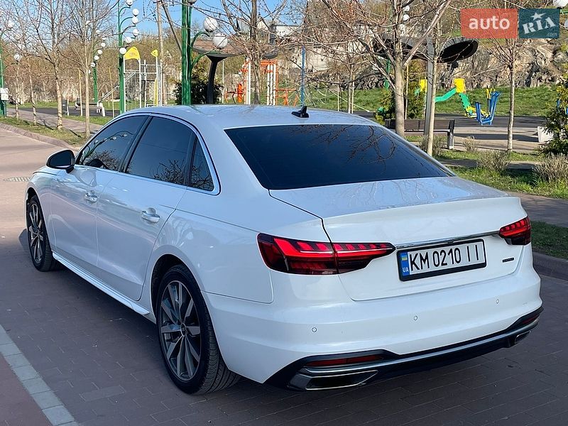 Седан Audi A4 2022 в Житомирі