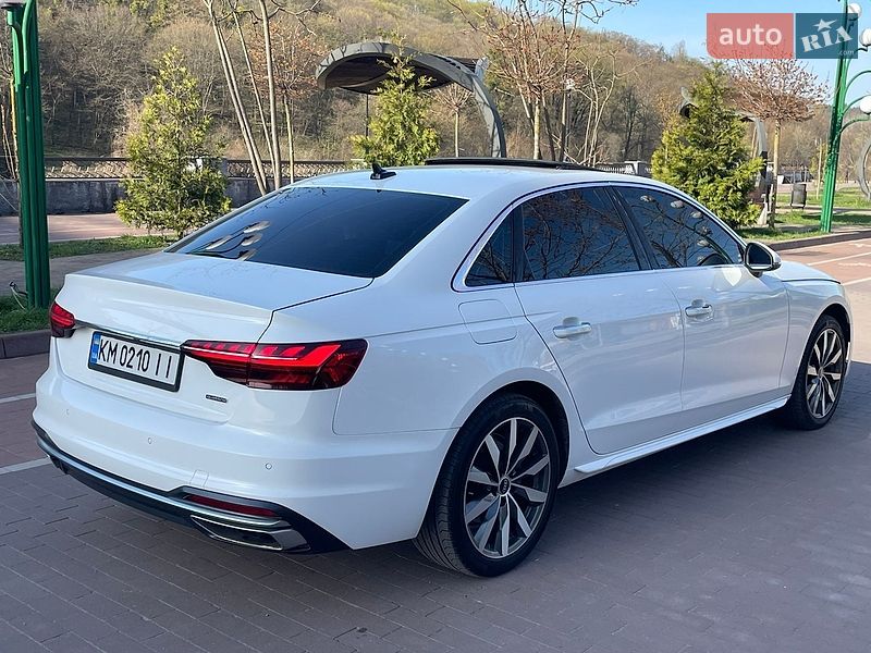 Седан Audi A4 2022 в Житомирі