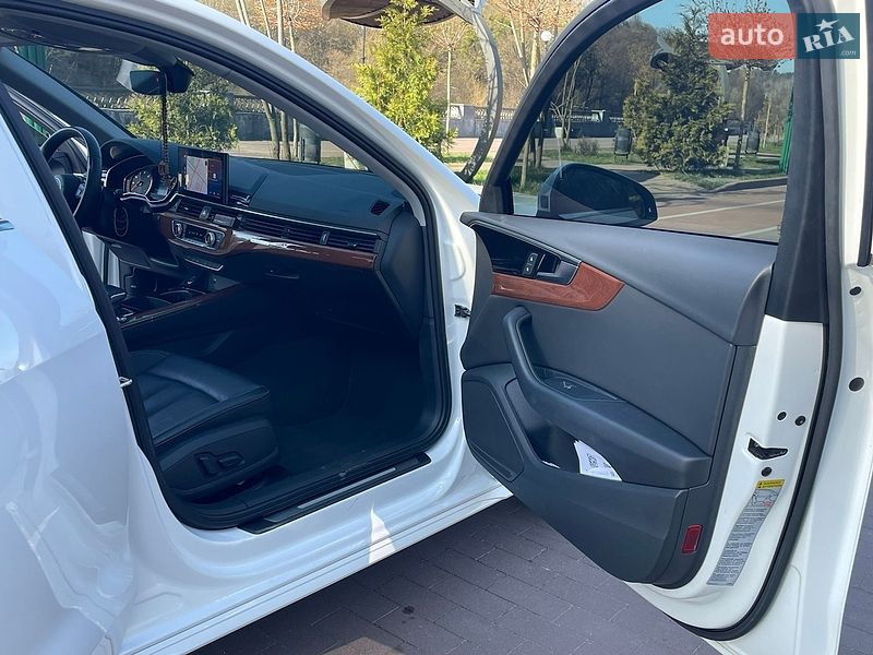 Седан Audi A4 2022 в Житомирі