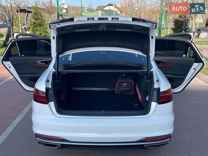 Седан Audi A4 2022 в Житомирі