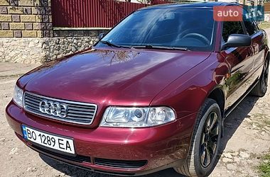 Седан Audi A4 1995 в Зборове