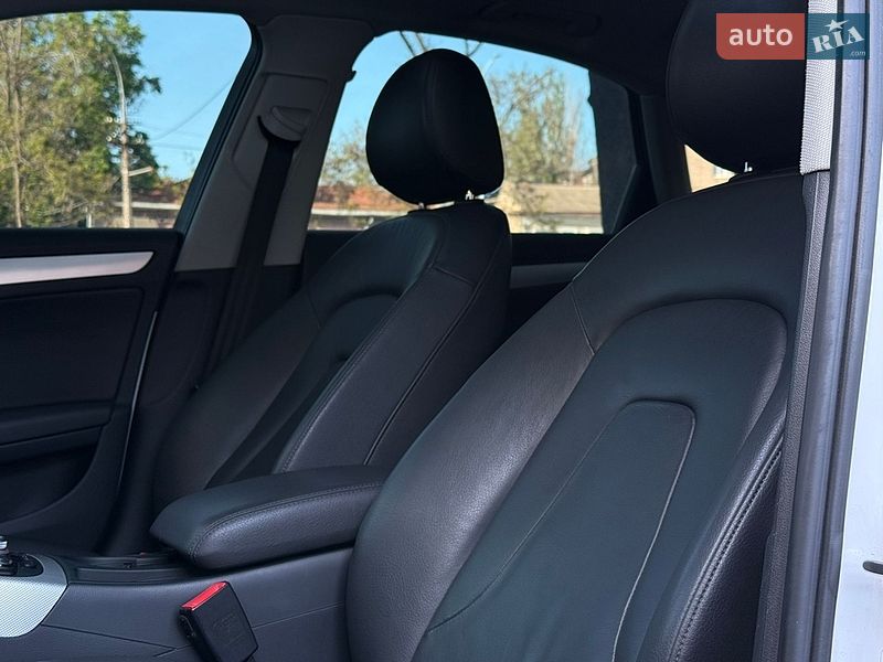 Седан Audi A4 2012 в Миколаєві