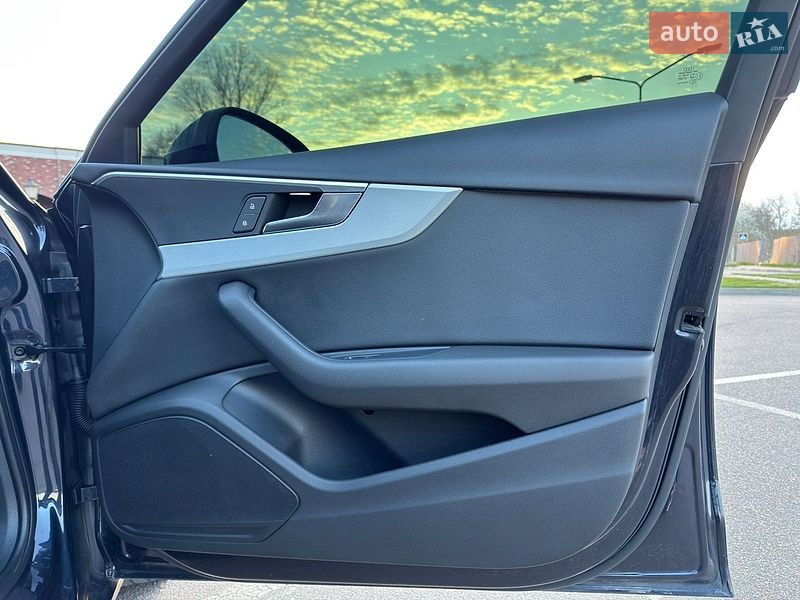 Седан Audi A4 2015 в Киеве