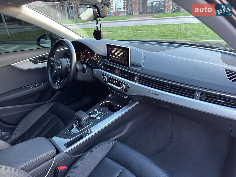 Седан Audi A4 2015 в Киеве
