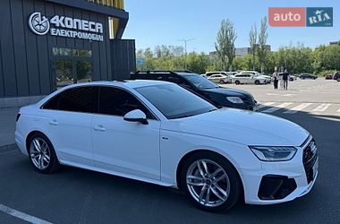 Седан Audi A4 2022 в Киеве
