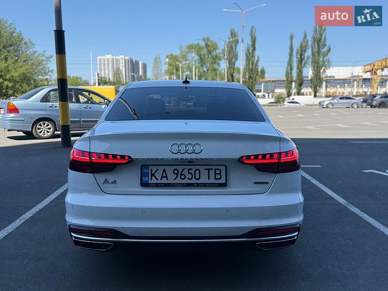 Седан Audi A4 2022 в Киеве