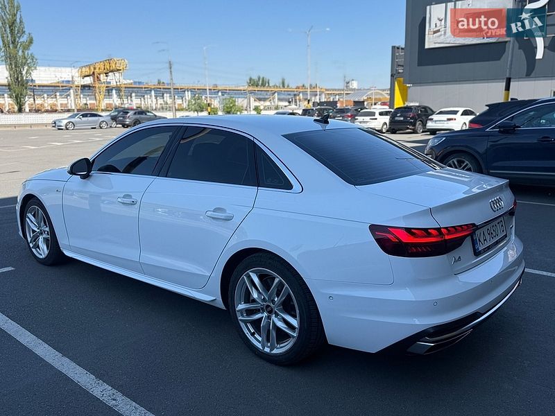 Седан Audi A4 2022 в Киеве