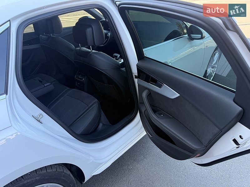 Седан Audi A4 2022 в Киеве