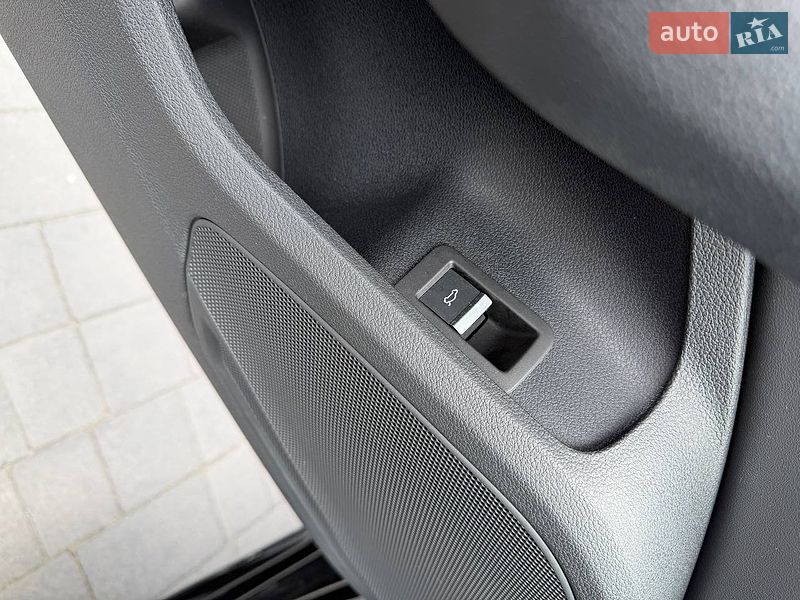 Седан Audi A4 2020 в Львові