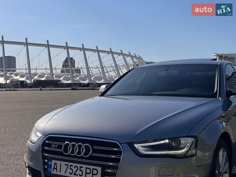 Седан Audi A4 2014 в Киеве