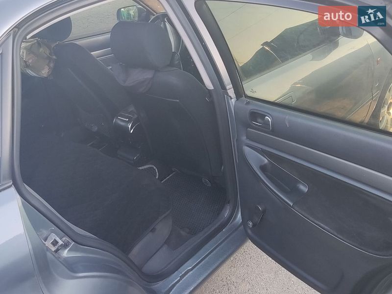 Седан Audi A4 1997 в Новой Басане